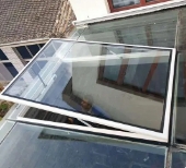 電動天窗注重安全性和節能性能